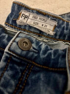 Free People Medium Blue Washed Denim Jeans size 31